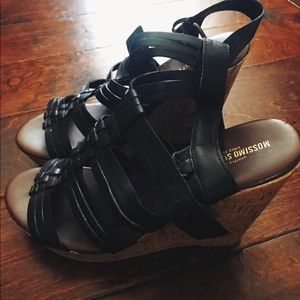 NEW W/OUT TAGS MOSSIMO BLACK SANDAL WEDGE
